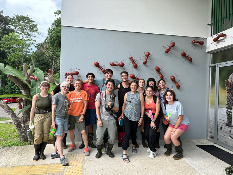 Group of students in Costa Rica