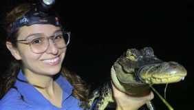 Yeraldi Loera holding alligator