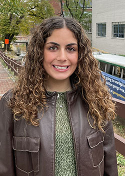 Ava Arabshahi headshot