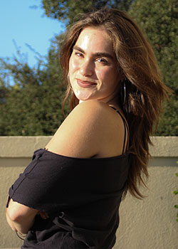 Carolina Arap Bueno headshot long brown hair