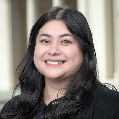 Lauren Cruz headshot
