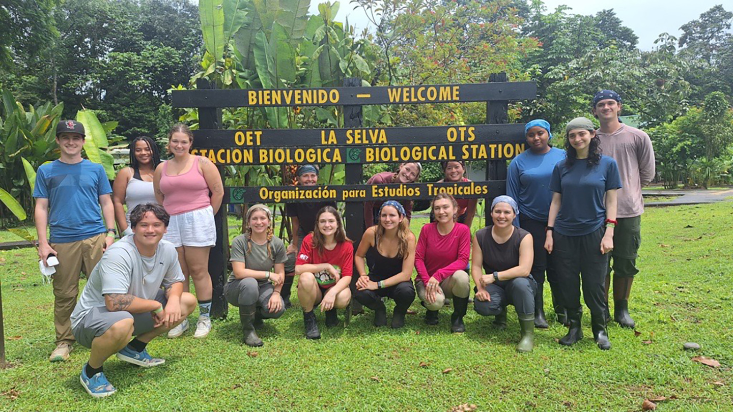 OTS and Oxy students meet at La Selva. Picture taken at La Selva’s welcome sign. 
