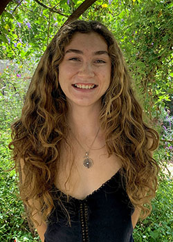 Occidental College student Katie Vyhnal headshot