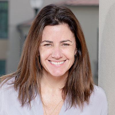 Lindsey Collins headshot