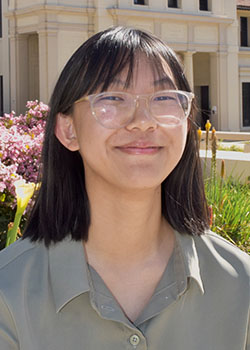 Mimi Chen headshot