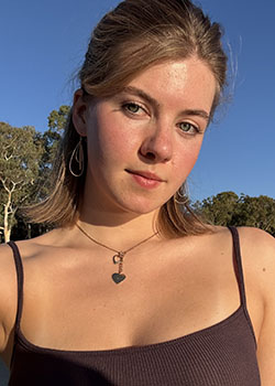 Molly Malin headshot