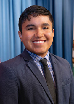 Raymond Arias headshot