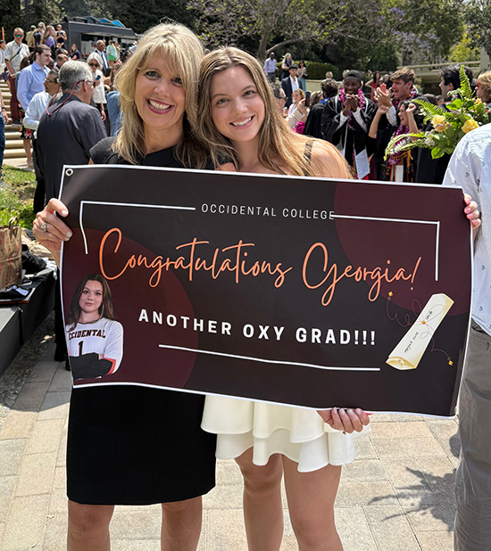 Jenny Dean Schmidt '86 and daughter Georgia '25