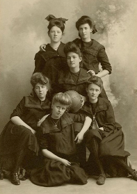 Oxy's Women's Basketball Team in 1904
