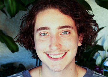 Headshot of Izzy Thomas