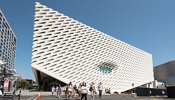 Oxy students in front of the Broad Museum in Downtown Los An
