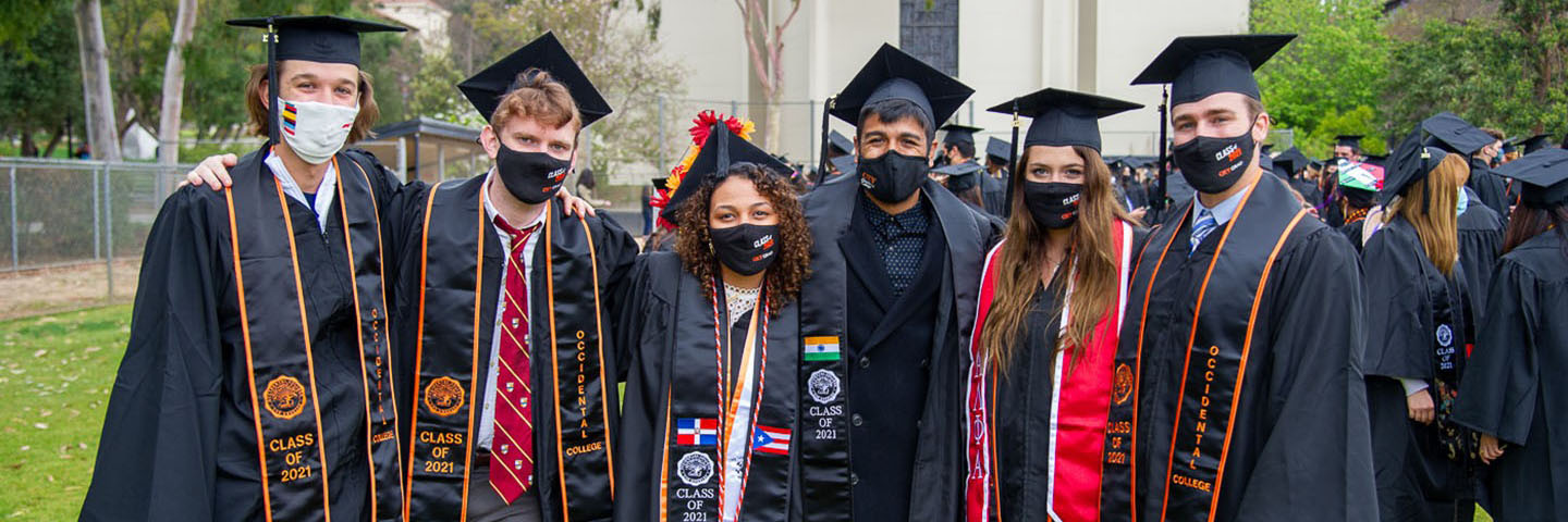 graduates posing at commencement 2021 ceremony