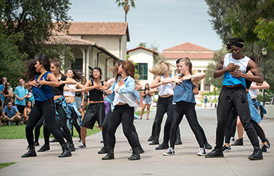 Students at the Quad Fair for Oxy's UN Week