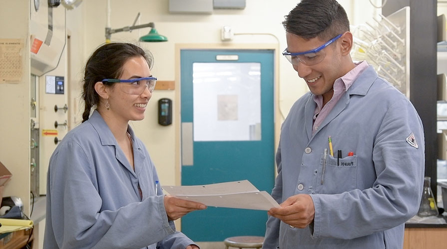 Student and faculty mentor in the chemistry lab