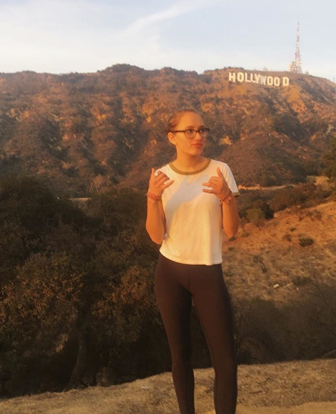 Olivia Oosterhout standing in fron tof the Hollywood sign