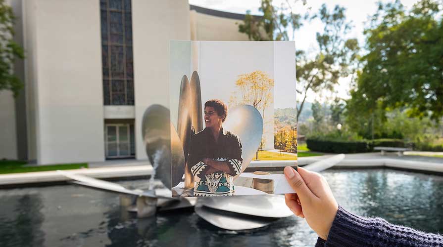 Photo of Obama in front of Gilman Fountain