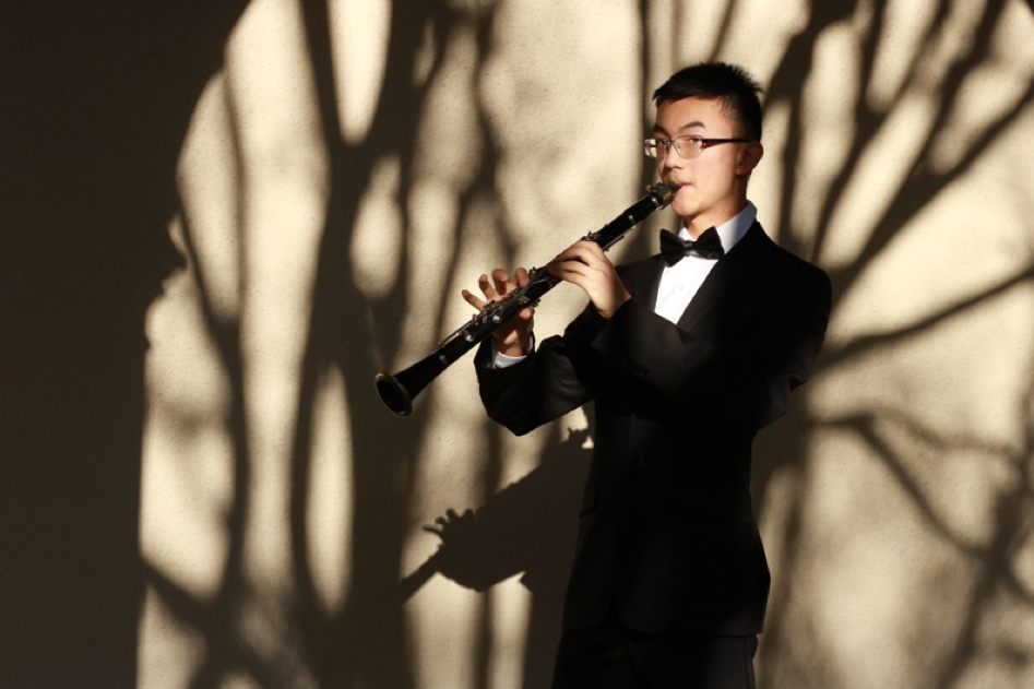 Sherwin Zhang playing clarinet