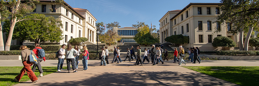 Occidental students walk along the quad on the first day of classes