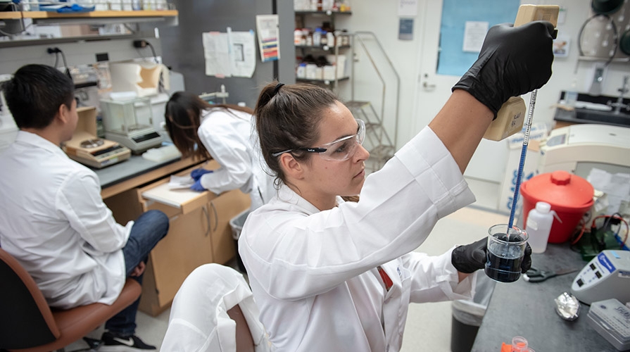 student in a scienc lab