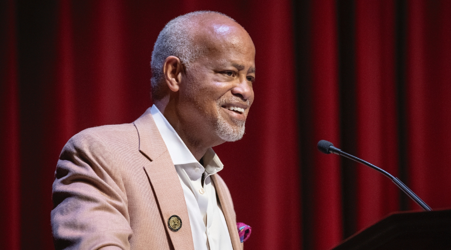 President Elam addresses a Thorne Hall audience for the inaugural talk in the Oxy Live! series on October 3.