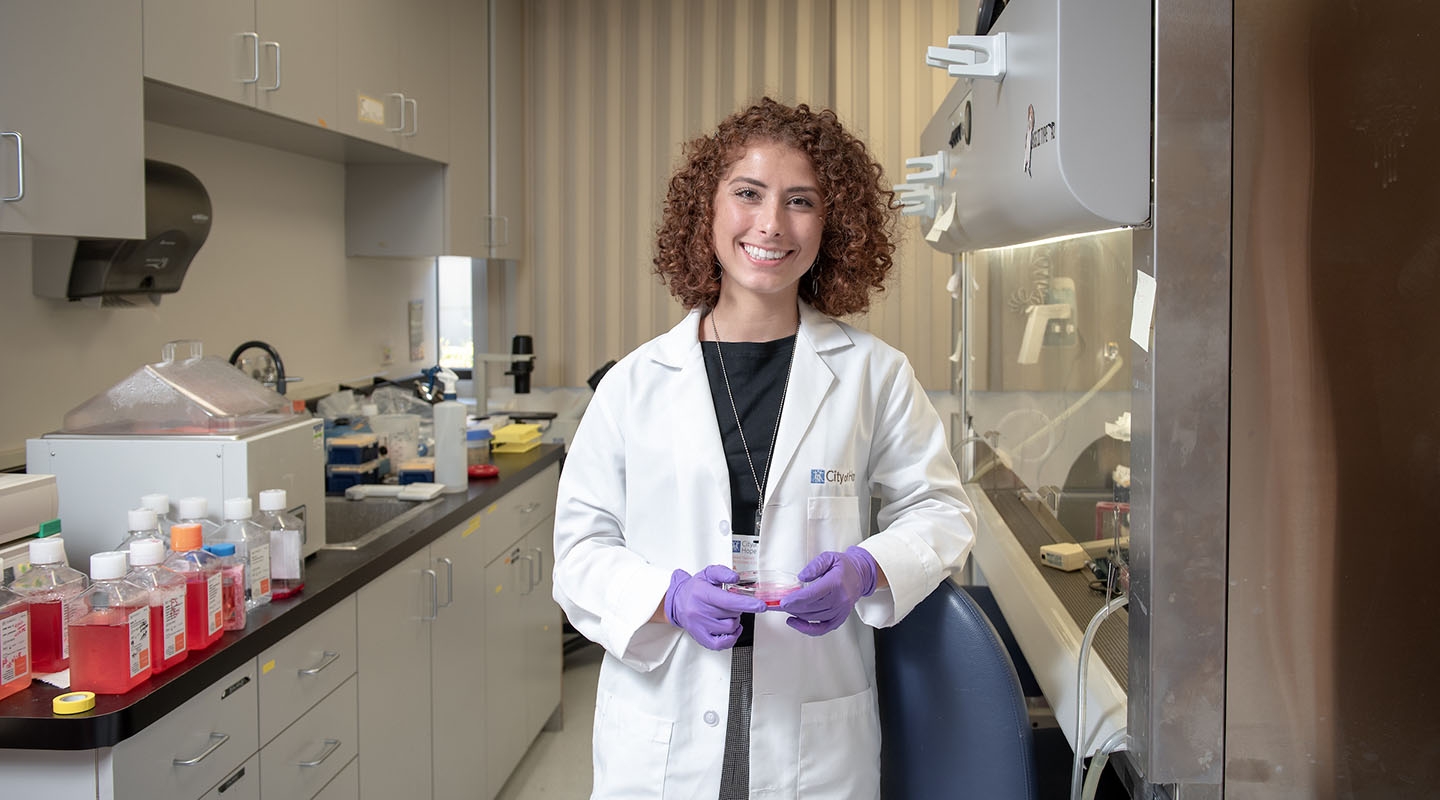 An Occidenal College student in a science lab conducting research at the City of Hope