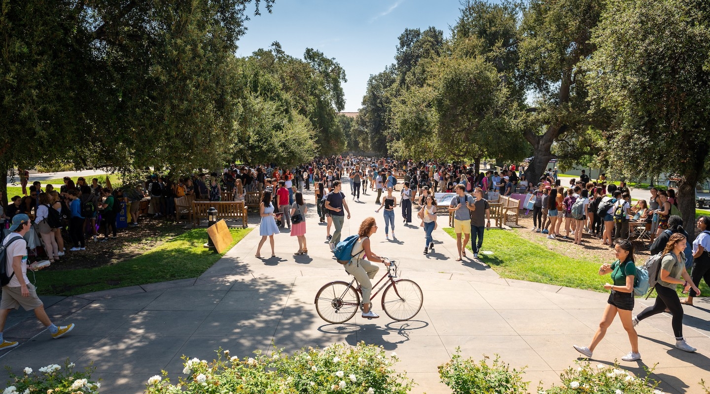 Students on the Quad at Oxy