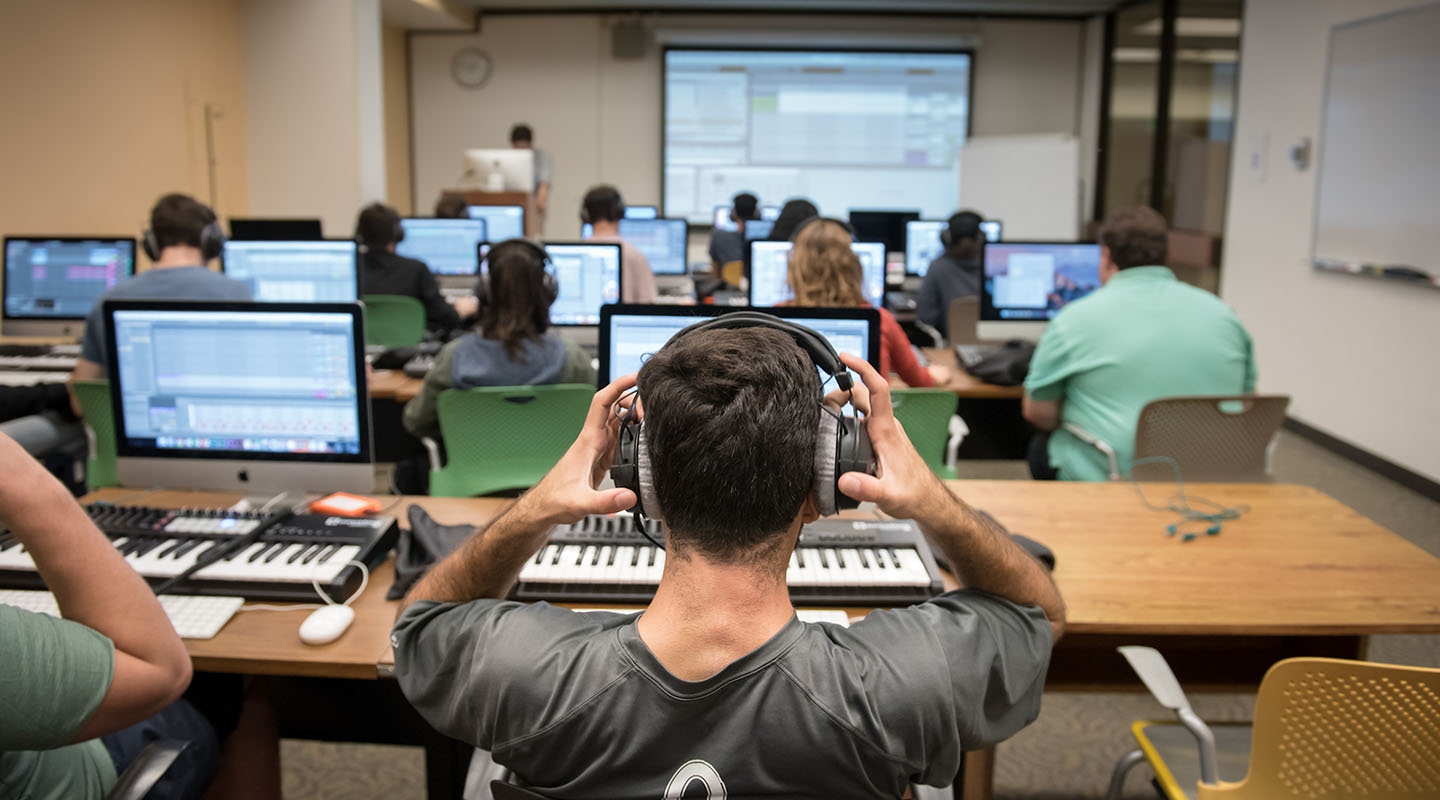 oxy students in a music production class session