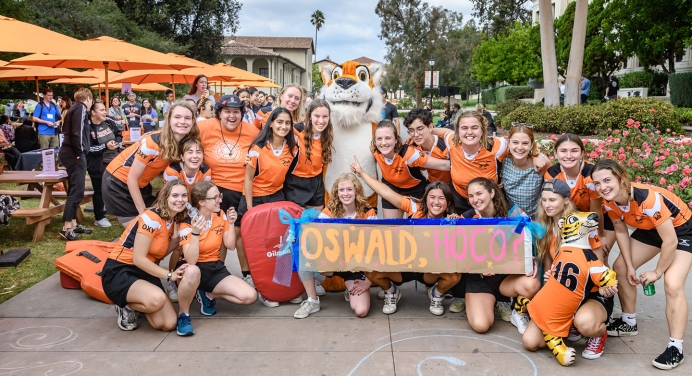 Oxy students gathered in a big group with Oswald in the center