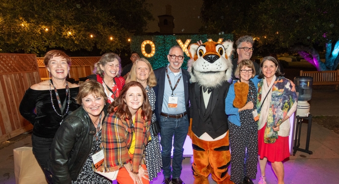 A group of Occidental alumni pose with Oswald at Alumni Reunion