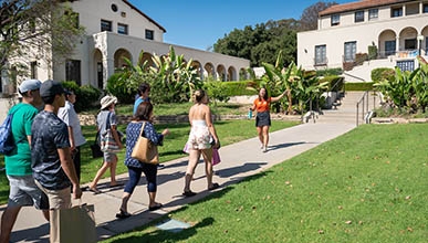 Oxy student leads a campus tour