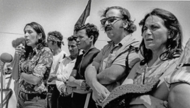 A 1973 image of Joan Baez, Marshall Ganz, Dolores Huerta in solidarity at a protest