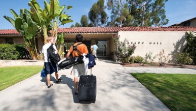 Students walk into Braun Hall