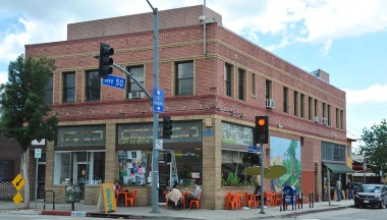 Cafe de Leche in Eagle Rock, on York Boulevard