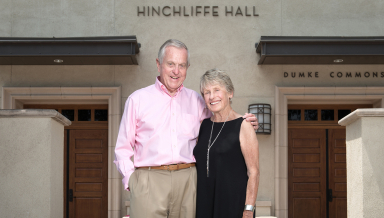 Longtime Occidental trustee Steve Hinchliffe '55 and his wife, Ann Hoffmann Hinchliffe '57, at the 2016 dedication of Hinchliffe Hall.
