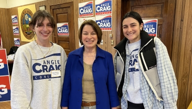 Ella Rubin ’24, Sen. Amy Klobuchar, and Ava Wampold '24.