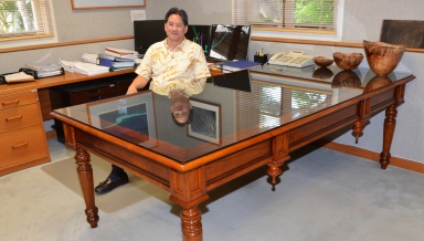 David Louie '73 behind the desk of the attorney general in Hawai'i.