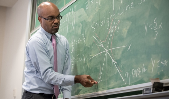 Professor Ron Buckmire in the classroom in 2015.