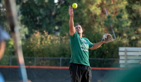 Los Amigos pitcher Freddy Hernandez