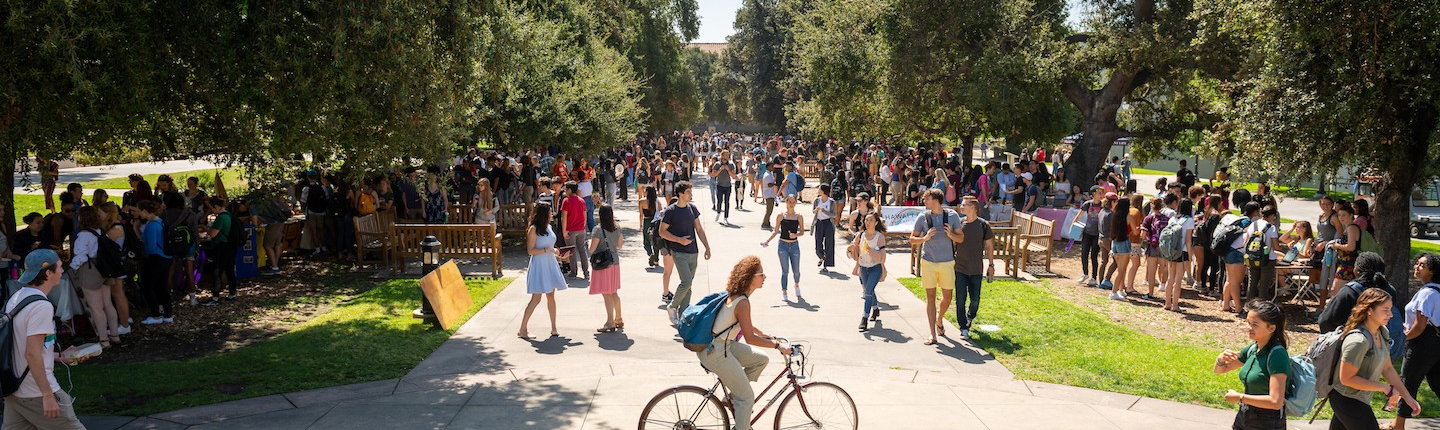 Students on the Quad at Oxy