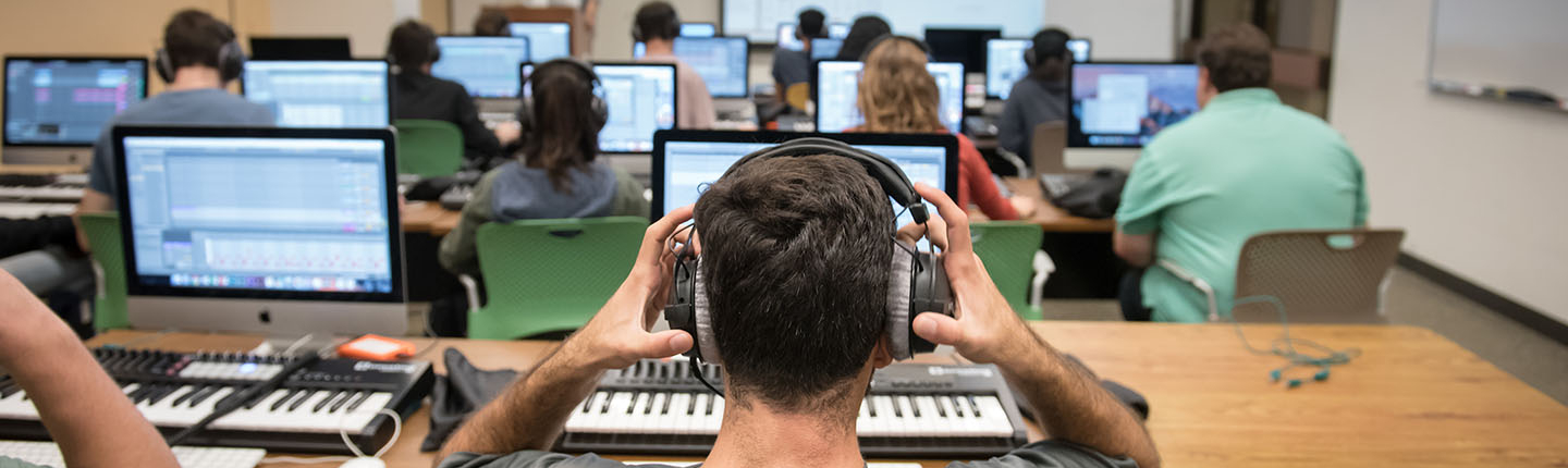 oxy students in a music production class session