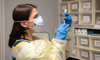 Sara Semal with a COVID vaccine dose