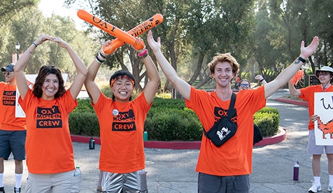 Occidental students welcome new students to campus