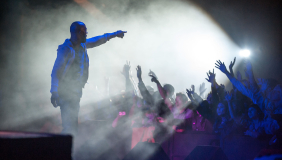 Picture of artist interacting with audience at concert