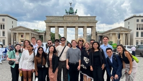 Oxy students in front of the Brandenberg Gates in Berline.