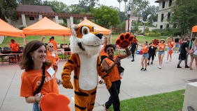 Oswald and OTeam members prepare for move in day on campus