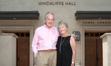 Longtime Occidental trustee Steve Hinchliffe '55 and his wife, Ann Hoffmann Hinchliffe '57, at the 2016 dedication of Hinchliffe Hall.