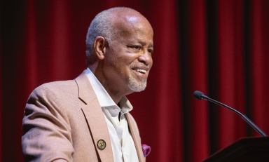 President Elam addresses a Thorne Hall audience for the inaugural talk in the Oxy Live! series on October 3.