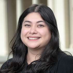 Lauren Cruz headshot