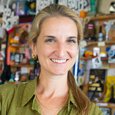 Kat Lonsdorf headshot