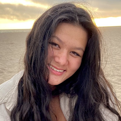 Naomi Bahn-Logan headshot on the beach